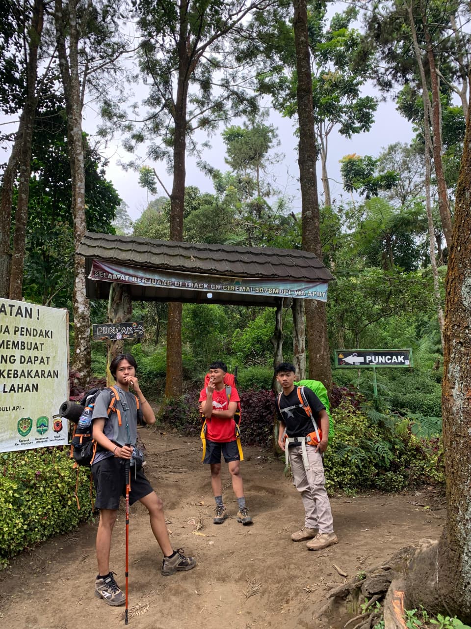 Gerbang pendakian Ciremai via Apuy.